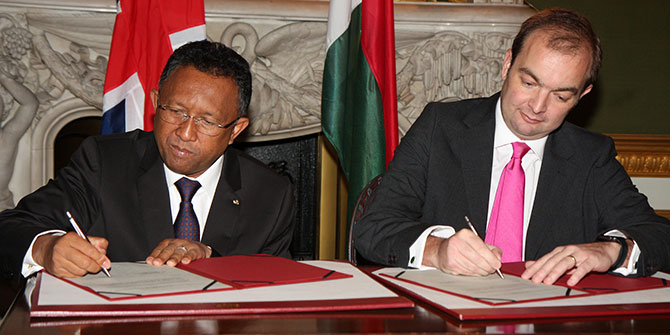 The UK Foreign Office Minister for Africa James Duddridge and the President of Madagascar signing a communiqué announcing that Madagascar will re-open its Embassy in London in 2015 Photo Credit: FCO via Flickr (http://bit.ly/29voWZf)