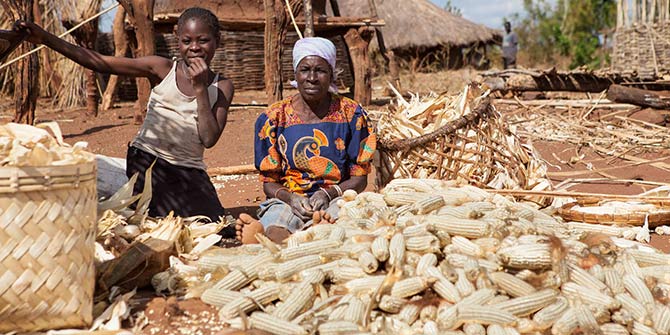 A woman shells maize in Zambia Photo Credit: Swati Sridharan via Flickr (http://bit.ly/2f0DC8A) CC BY-SA 2.0