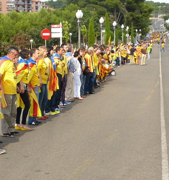 Section of the 'Catalan Way' (human chain) on 11 September 2013 (Credit: Clara Polo, CC-BY-SA-3.0)