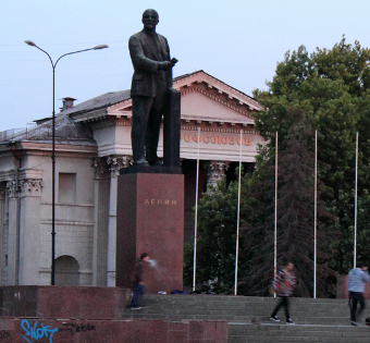Statue of Lenin in Simferopol, Credit: Steve Haslam (CC-BY-SA-3.0)