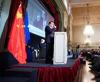Chinese Premier Li Keqiang at an EU-China conference, Credit: Friends of Europe (CC-BY-SA-3.0)