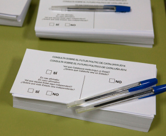 Blank voting papers on 9 November, Credit: Josep M. Grau (CC-BY-SA-3.0)