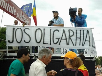 “Jos Oligarhia” - Down with the Oligarchy (with permission from Marina Shupac) 