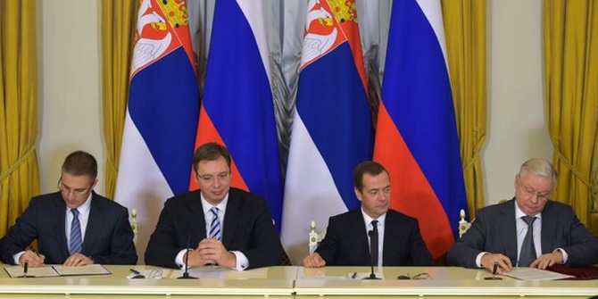 Signing documents following Russian-Serbian talks, October 2015. Credits: kremlin.ru
