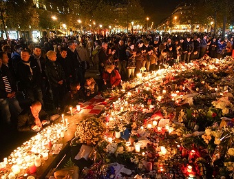 A civil service in remembrance of November 2015 Paris attack victims. Credits: Mstyslav Chernov