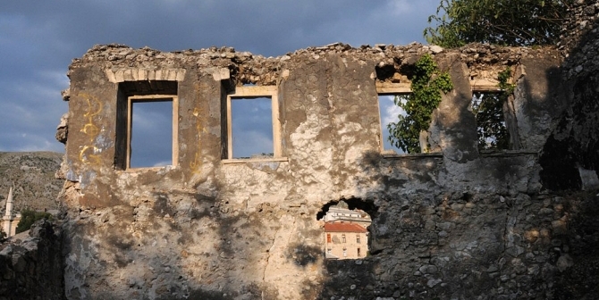 source: https://commons.wikimedia.org/wiki/File:Ruins_of_the_Bosnian_War_in_Mostar_002.jpg
