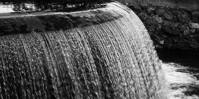 flat_waterfall_by_natoroja-d2xsesu