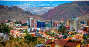 Zona Sur area of La Paz. Photo credit: Matthew Straubmuller, via Flickr (https://www.flickr.com/photos/imatty35/8292682199/). Licence: (CC BY 2.0).