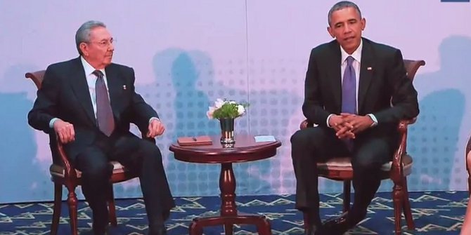 Cuban president Raúl Castro and US president Barack Obama meet in Panama on 11 April, 2015 Credit: Whitehouse.gov